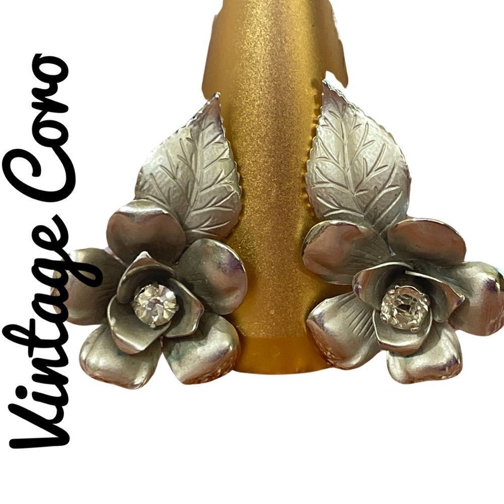 • Vintage Coro Screw-back earrings •